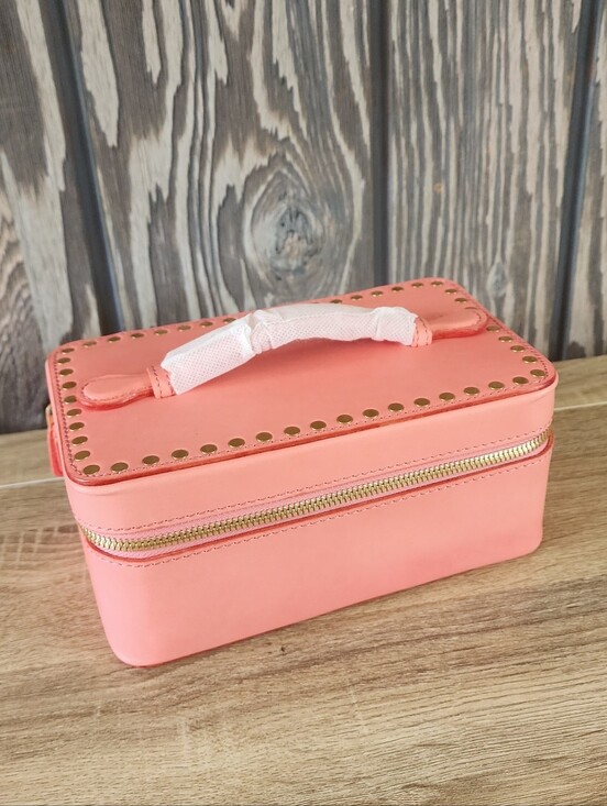 Old Trend Handbags - Old Trend Clivia Travel Leather Beauty Box NWT slight Flaw